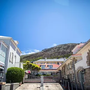 https://the-majestic-apartment.hotels-capetown.com